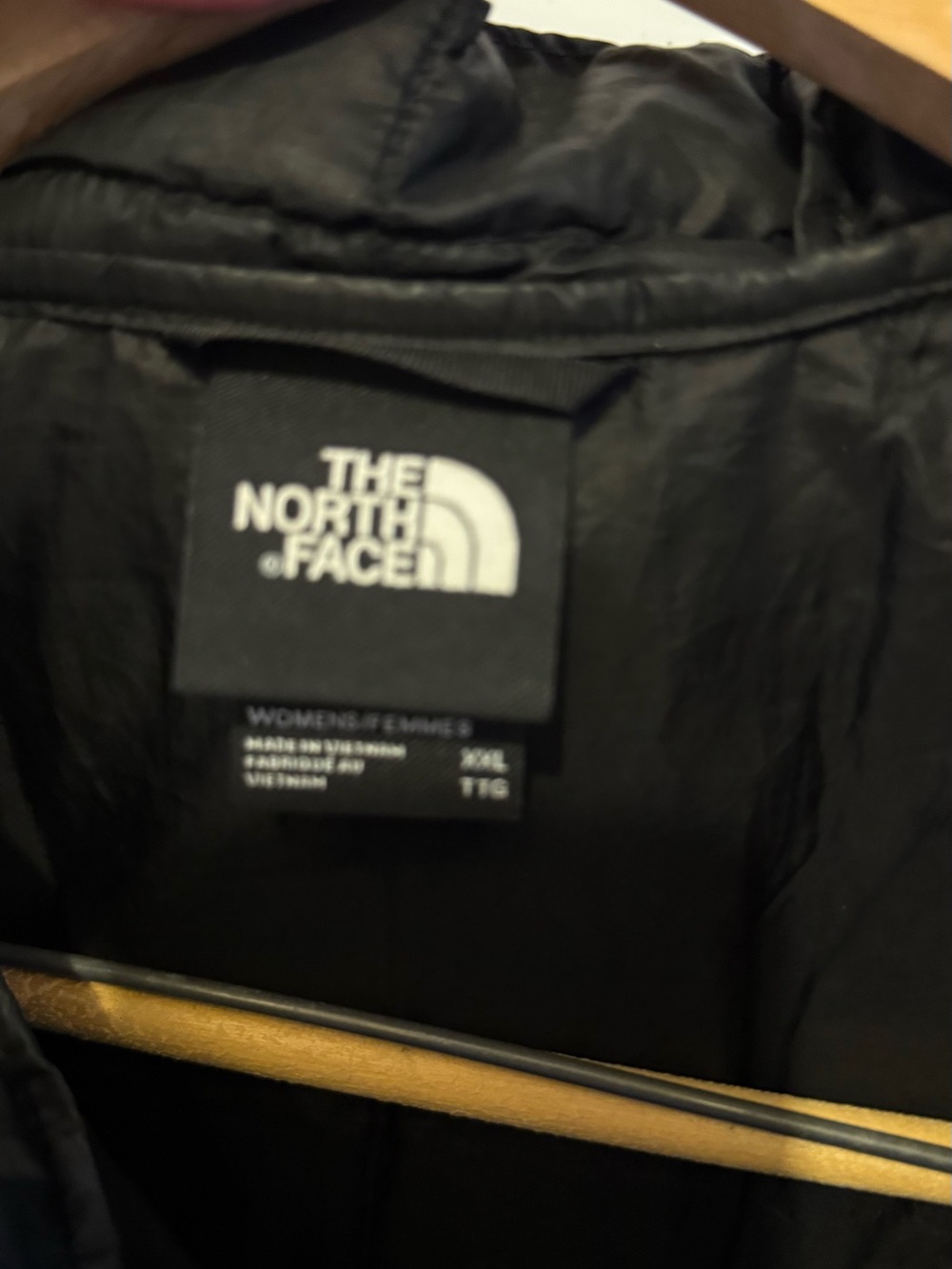 North face Women’s Lightweight Quilted Hooded Coat - Black - Picture 8 of 10